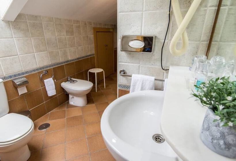 فندق فئة نجمة واحدة Antika Snoga