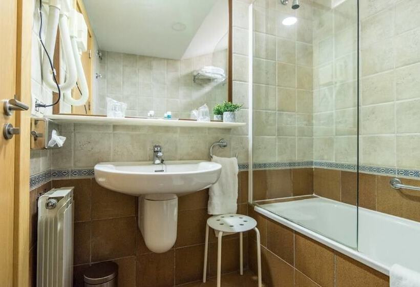 فندق فئة نجمة واحدة Antika Snoga