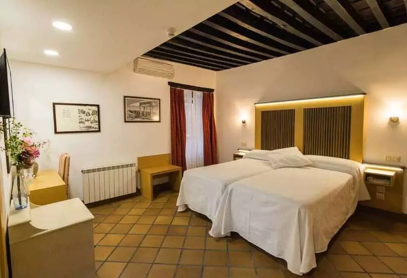 مسافرخانه Antika Snoga