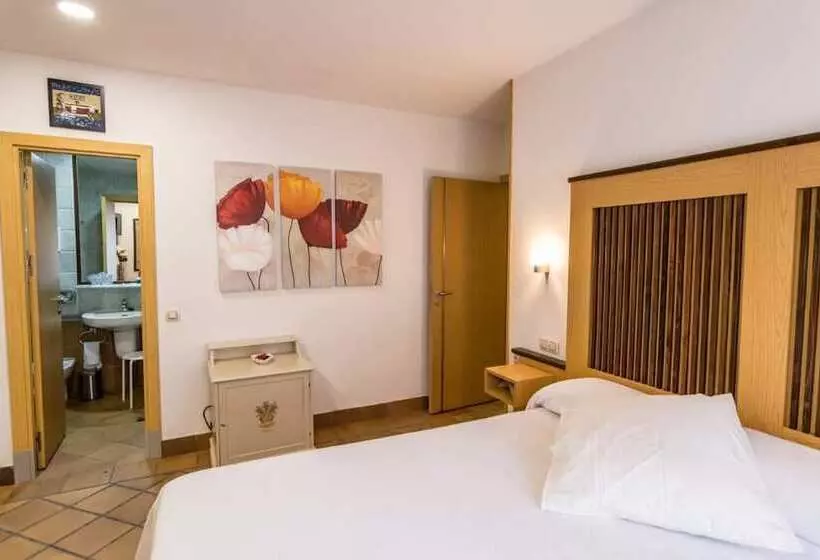 مسافرخانه Antika Snoga