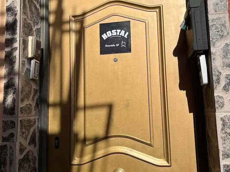 Hostal Avenida 57