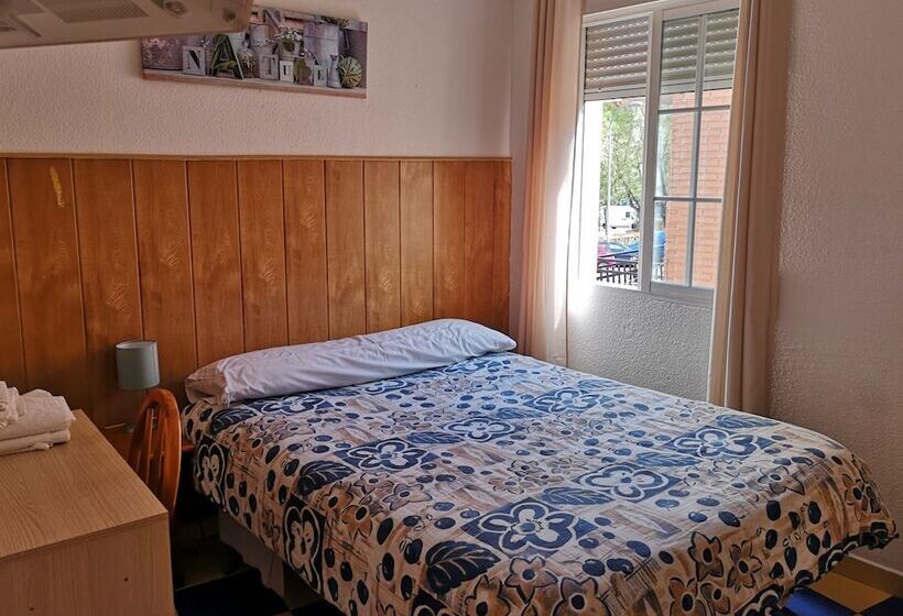 Hostal Avenida 57