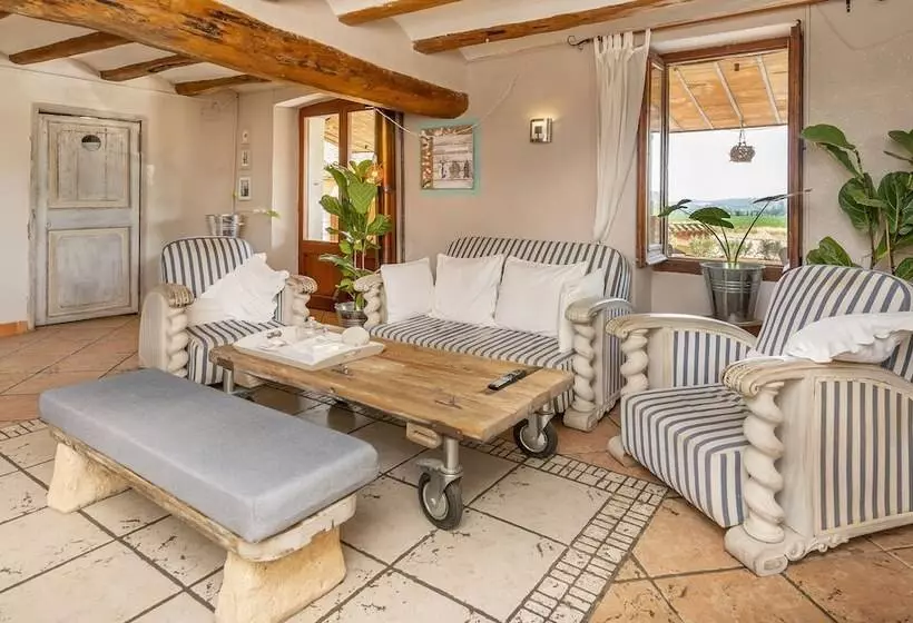 Hotelli Les Vinyes Alojamiento Rural Boutique & Spa