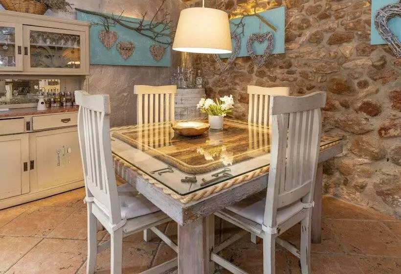 Hotelli Les Vinyes Alojamiento Rural Boutique & Spa