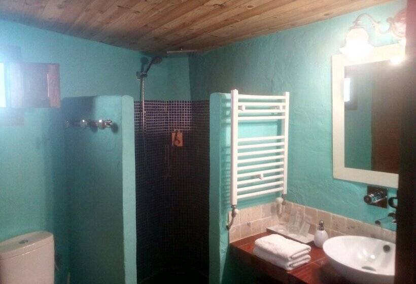 Отель Les Vinyes Alojamiento Rural Boutique & Spa