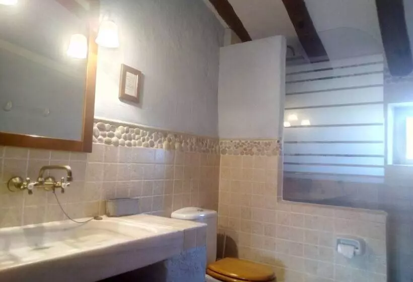 Hotelli Les Vinyes Alojamiento Rural Boutique & Spa