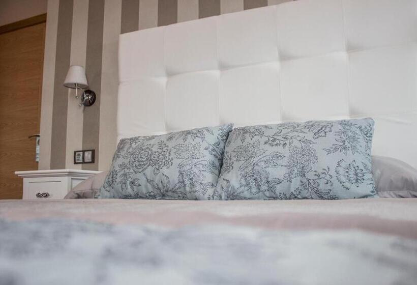 هتل O Vendaval Hostal Restaurante