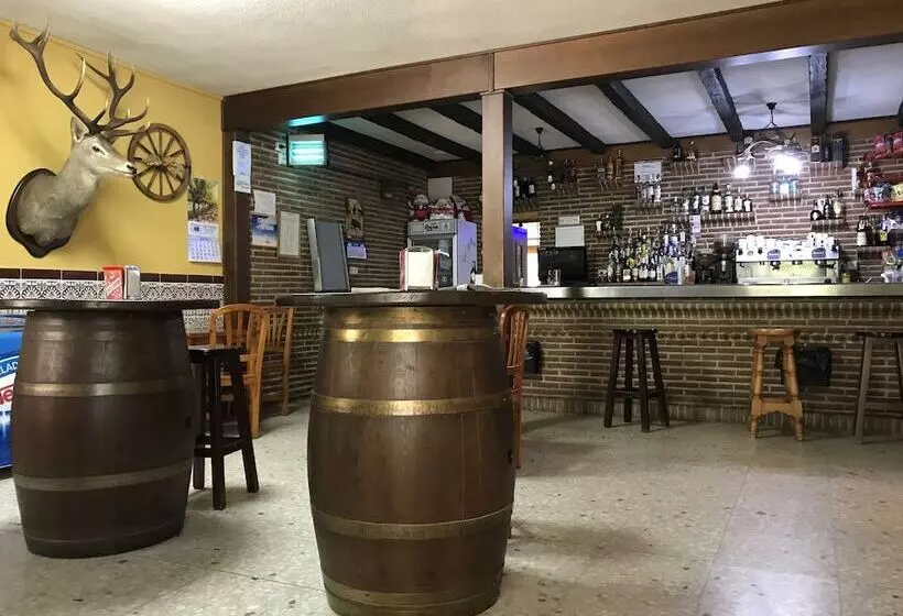 Hotelli Complejo Turistico Baños Del Robledillo