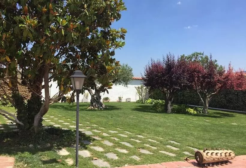 Maaseutuhotelli Masia Can Canyes & Spa