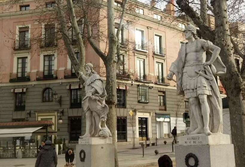 Oriente Palace Apartments