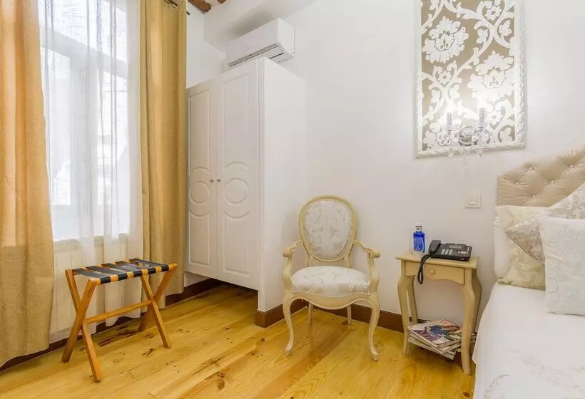 Oriente Palace Apartments