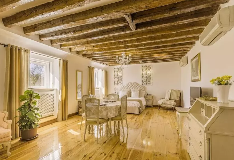 Oriente Palace Apartments