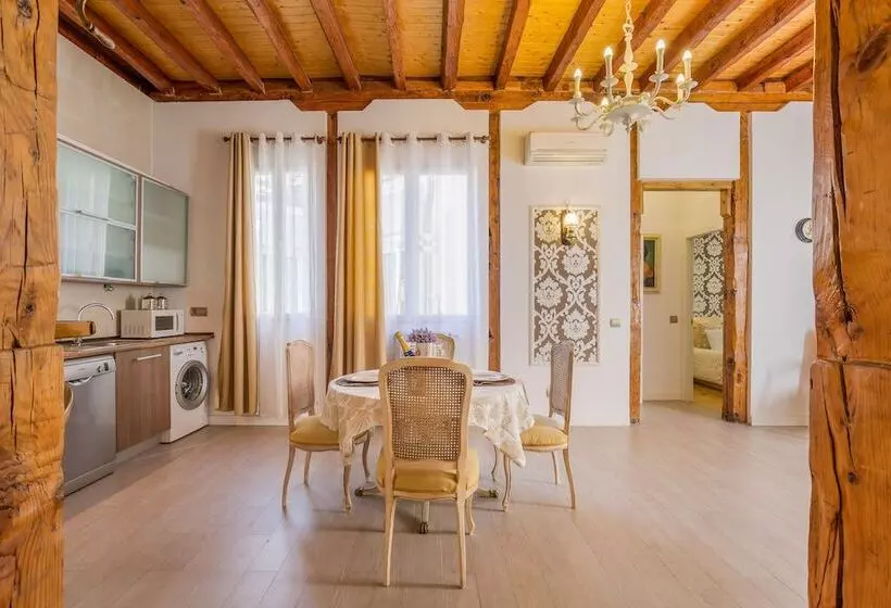 Oriente Palace Apartments