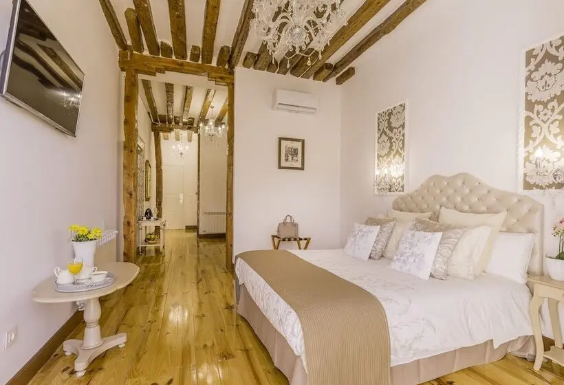 Oriente Palace Apartments