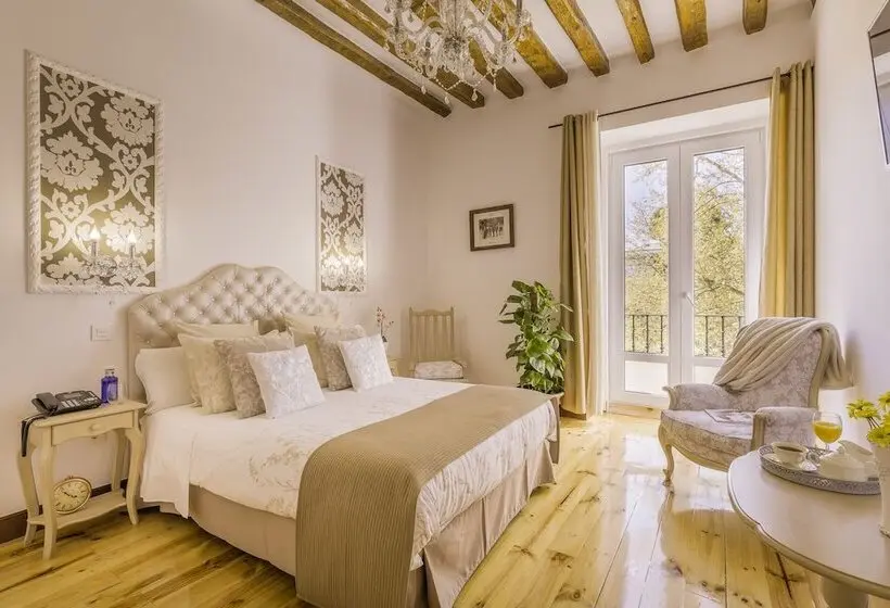 Oriente Palace Apartments