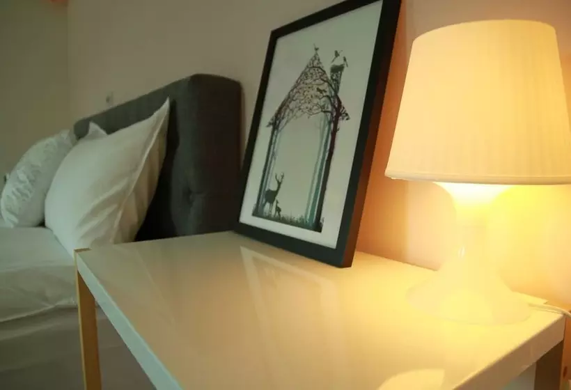 تختخواب و صبحانه Stick Bnb