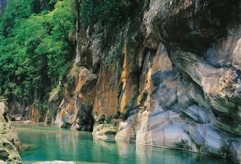 تختخواب و صبحانه Stick Bnb