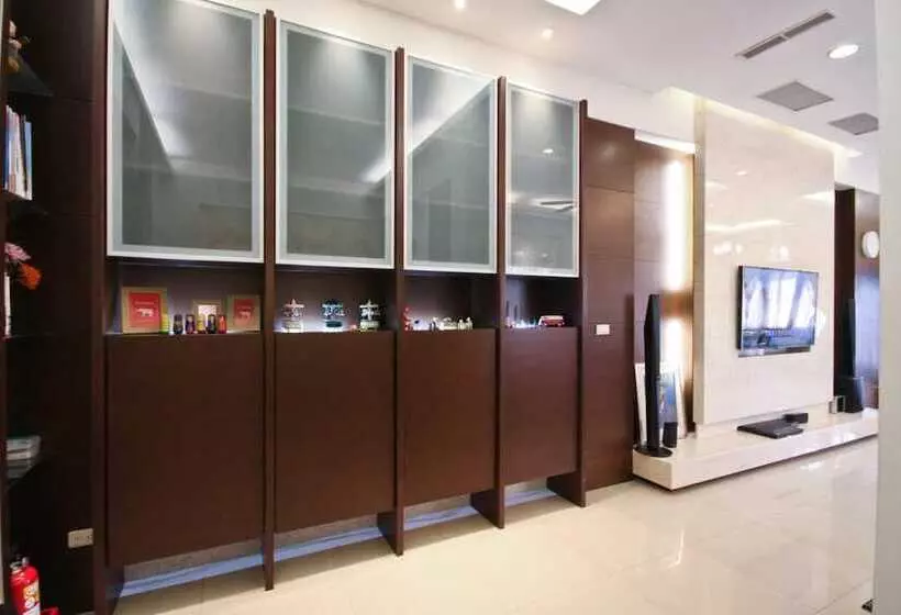 تختخواب و صبحانه Vv House