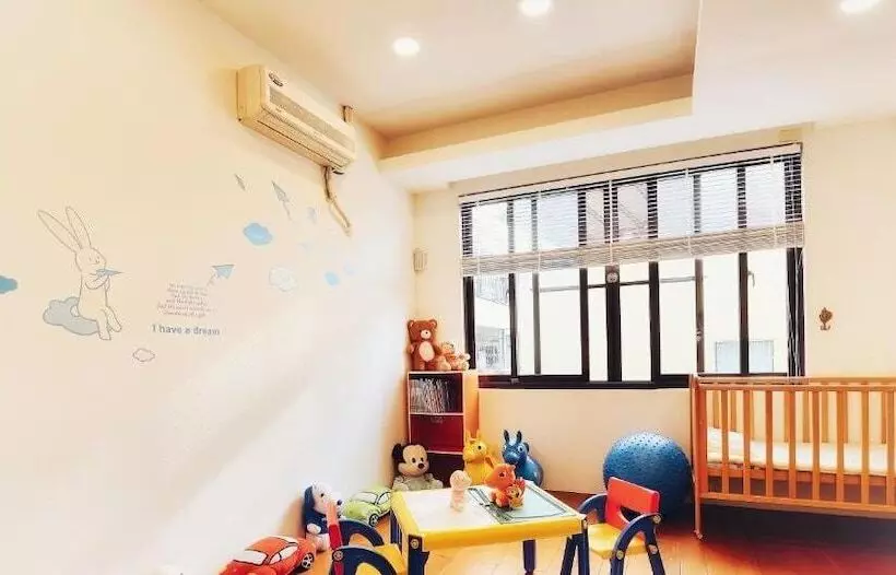 تختخواب و صبحانه Vv House
