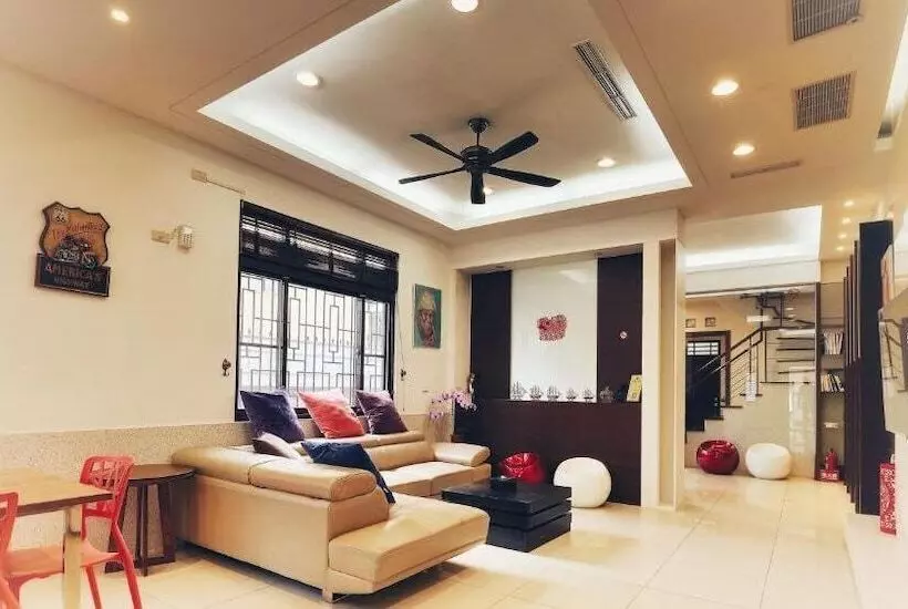 تختخواب و صبحانه Vv House