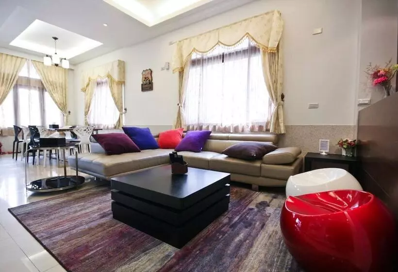 تختخواب و صبحانه Vv House