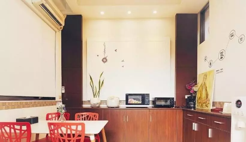 تختخواب و صبحانه Vv House