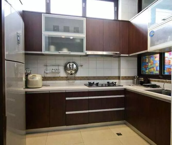 تختخواب و صبحانه Vv House