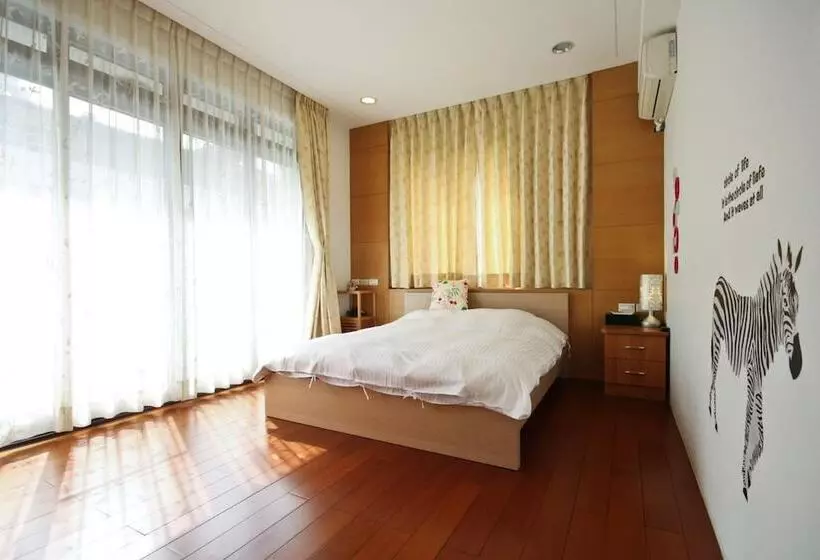 تختخواب و صبحانه Vv House