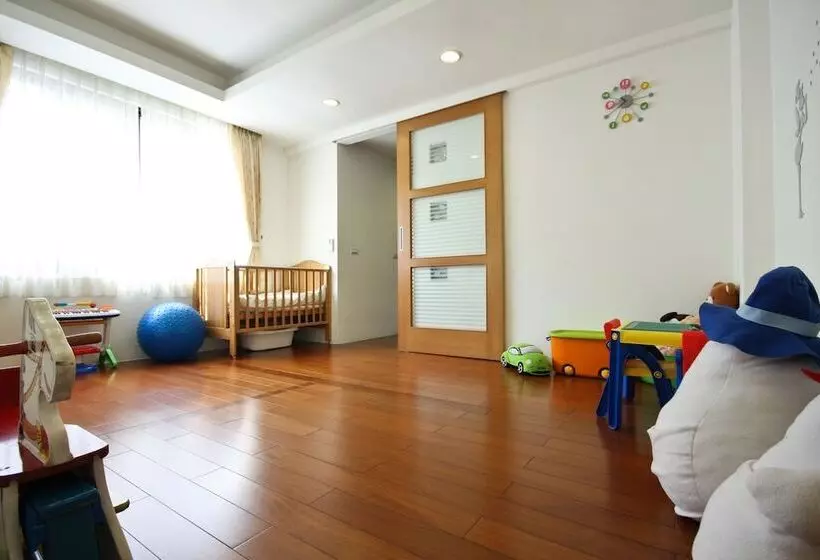 تختخواب و صبحانه Vv House