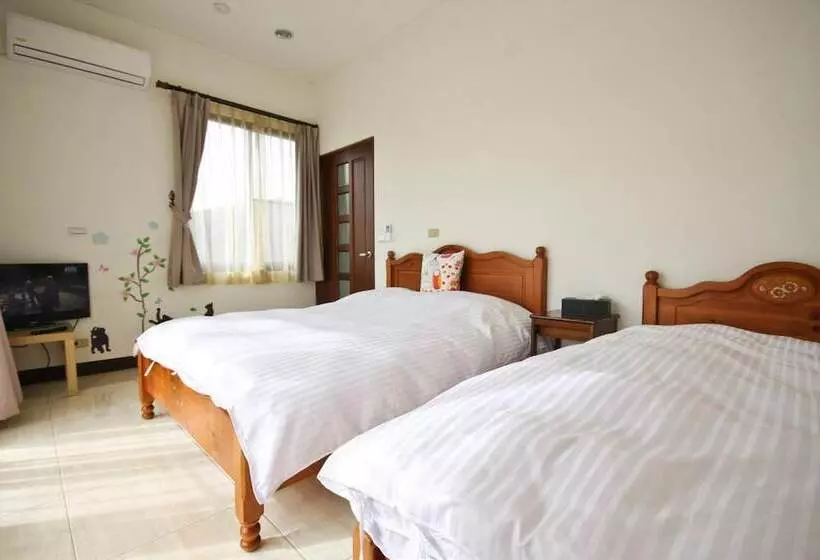 تختخواب و صبحانه Vv House