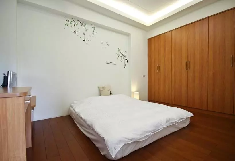 تختخواب و صبحانه Vv House