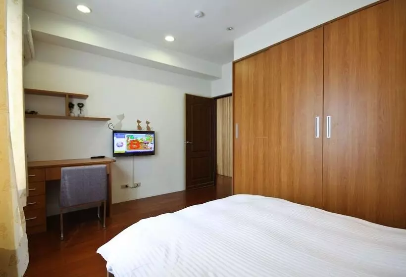 تختخواب و صبحانه Vv House