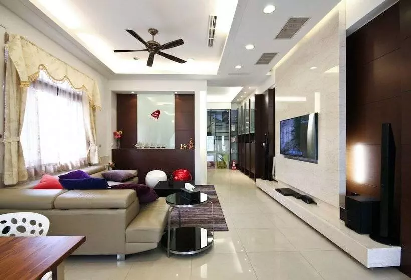 تختخواب و صبحانه Vv House