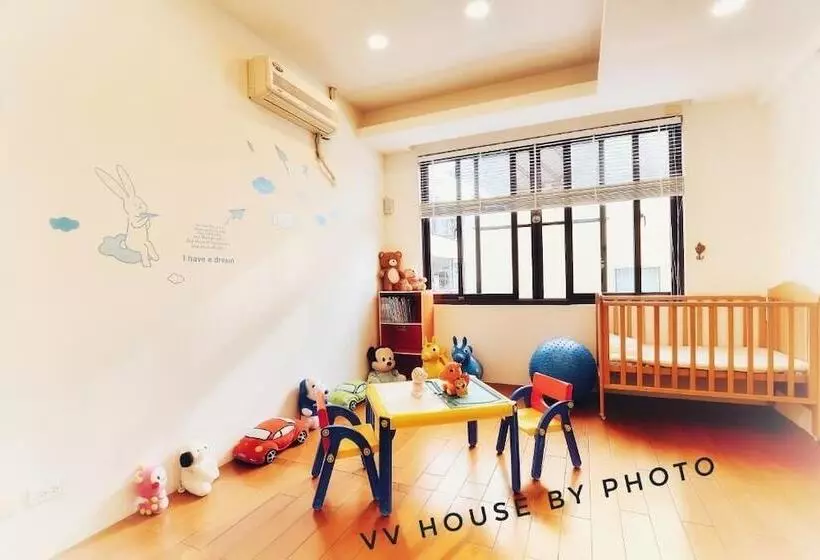 تختخواب و صبحانه Vv House
