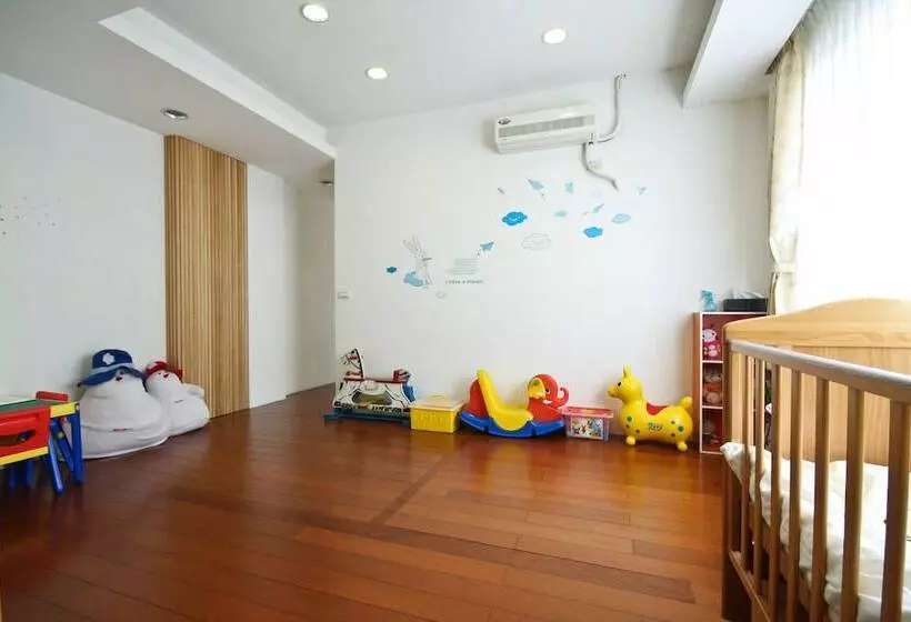 تختخواب و صبحانه Vv House
