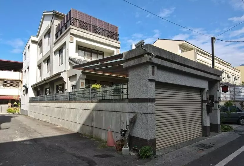 تختخواب و صبحانه Vv House