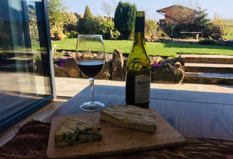 East Wayside Bed & Breakfast