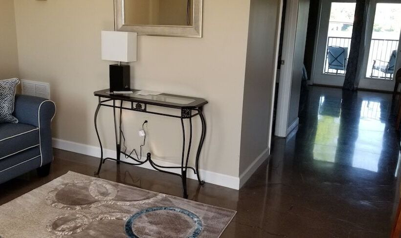 בית מלון כפרי The Point Resort