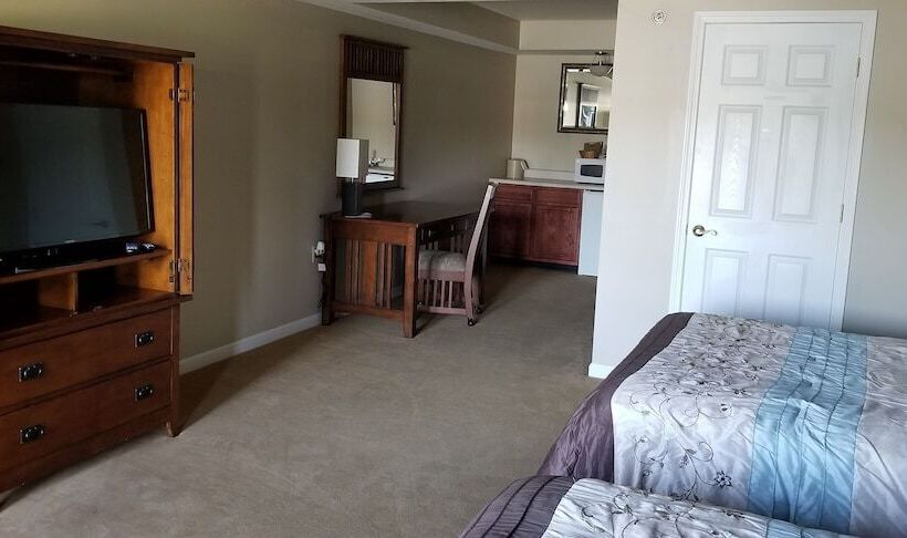 בית מלון כפרי The Point Resort