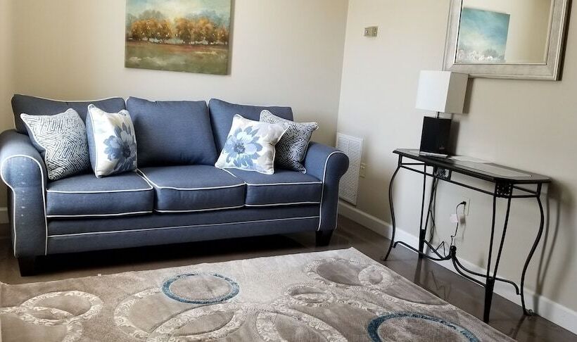 בית מלון כפרי The Point Resort