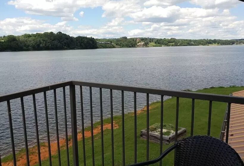 Hotelli The Point Resort