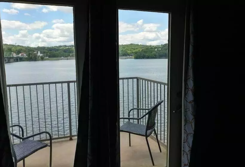 Hotelli The Point Resort