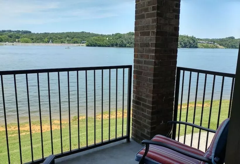 Hotelli The Point Resort