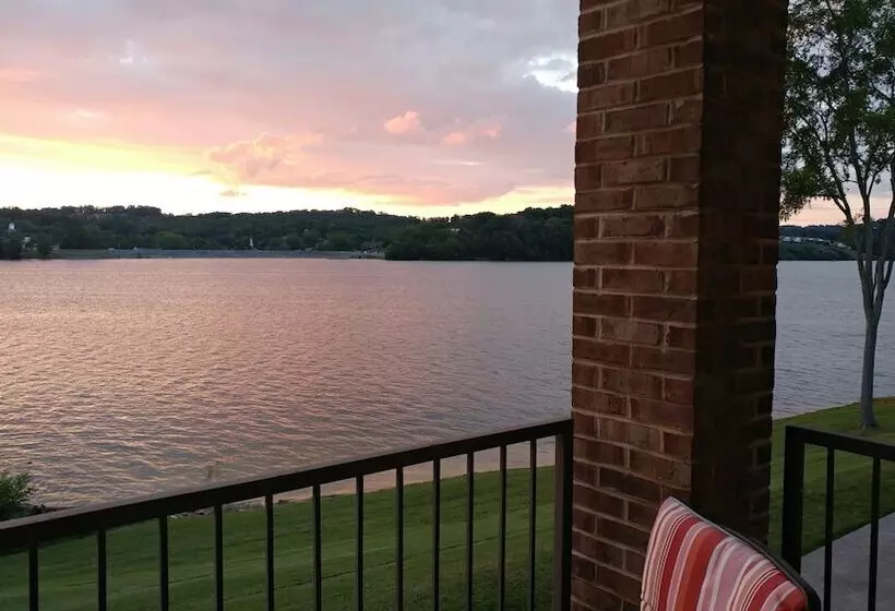 Hotelli The Point Resort