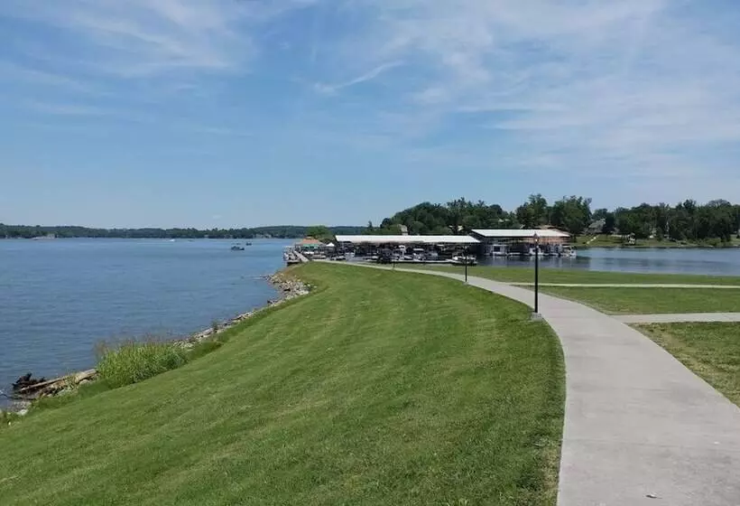 Hotelli The Point Resort