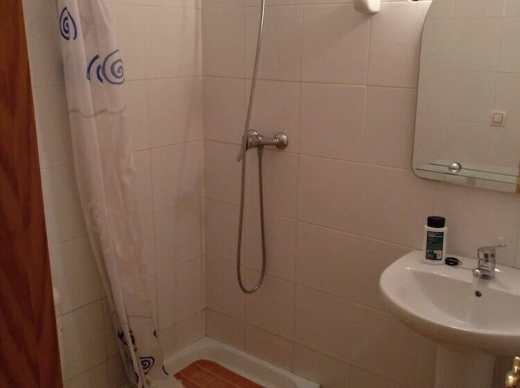 膳宿费 Barranc Del Minyo