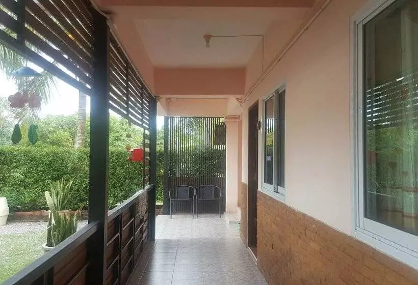 پانسیون Charlee House