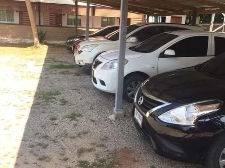 פנסיון Charlee House