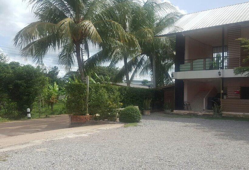 פנסיון Charlee House