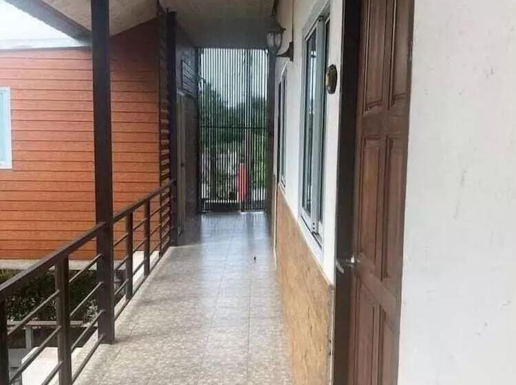 پانسیون Charlee House